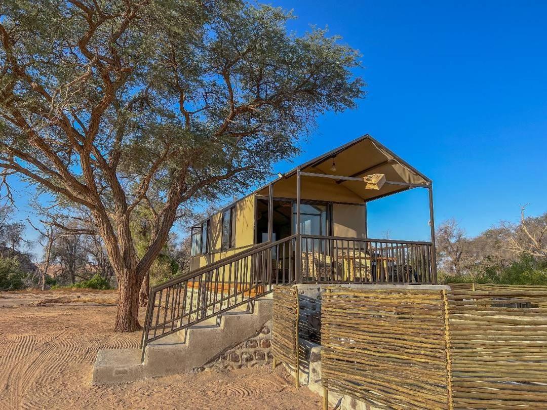 Brandberg White Lady Lodge Uis エクステリア 写真